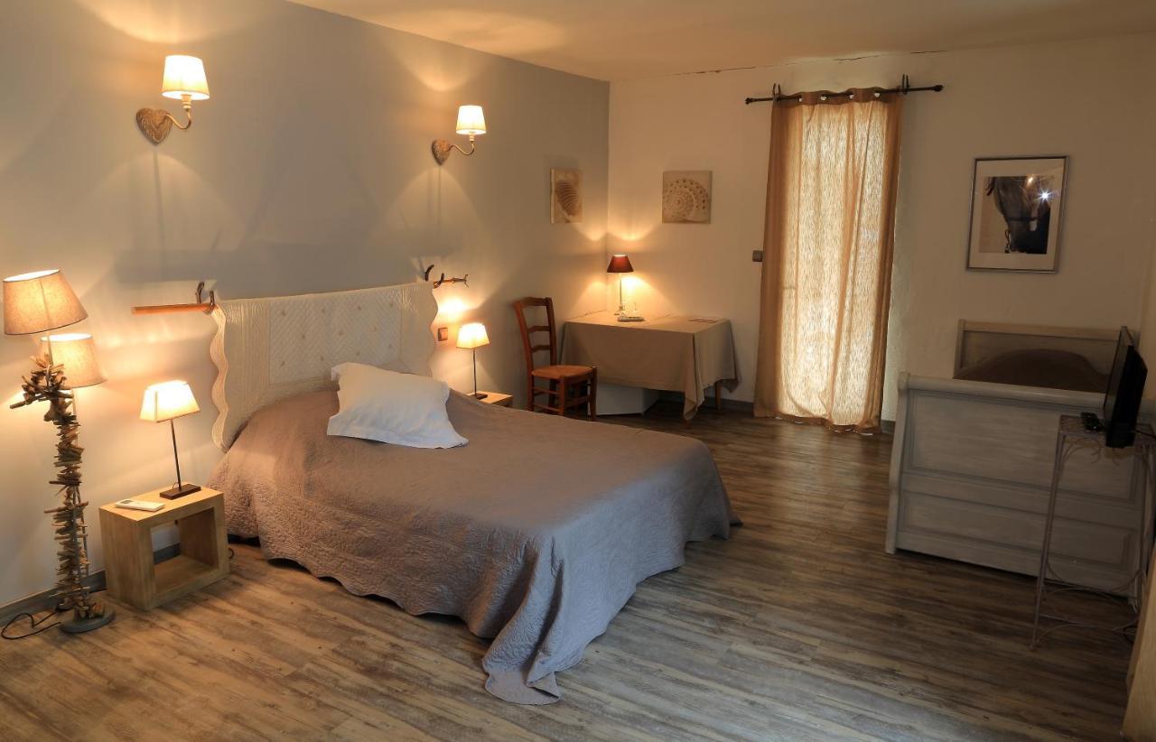 Bed and Breakfast Mas D'Auzieres Saint-Gilles  Exterior foto