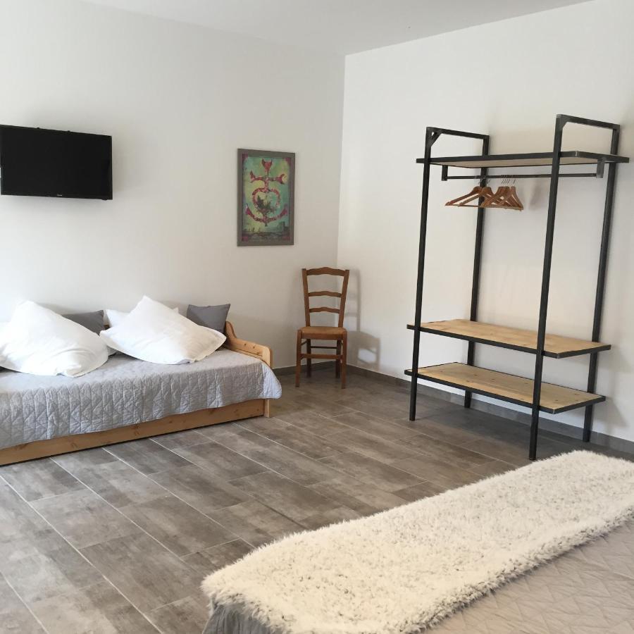 Bed and Breakfast Mas D'Auzieres Saint-Gilles  Exterior foto