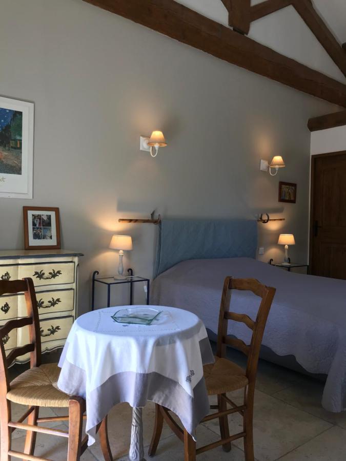 Bed and Breakfast Mas D'Auzieres Saint-Gilles  Exterior foto